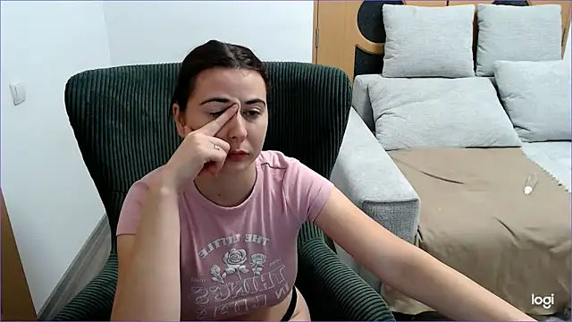 Snapshot of VioletaFlower7 chatting on 10/20/25, 04:40 VioletaFlower7 online show from 10/20/25, 04:40