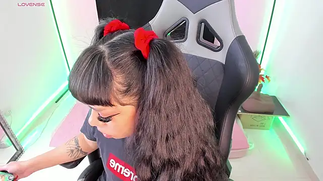 Snapshot of zoesullivan chatting on 12/26/24, 10:16 zoesullivan online show from 12/26/24, 10:16