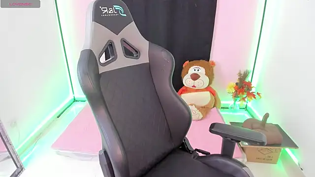 Snapshot of zoesullivan chatting on 12/27/24, 09:28 zoesullivan online show from 12/27/24, 09:28