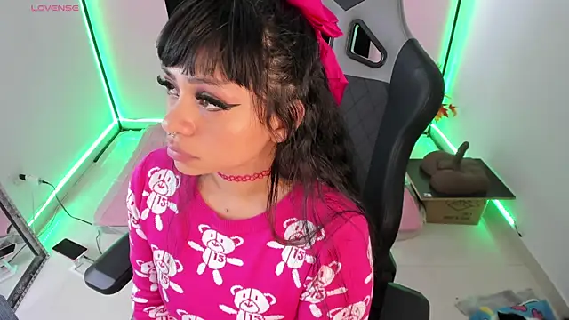 Snapshot of zoesullivan chatting on 12/30/24, 12:52 zoesullivan online show from 12/30/24, 12:52