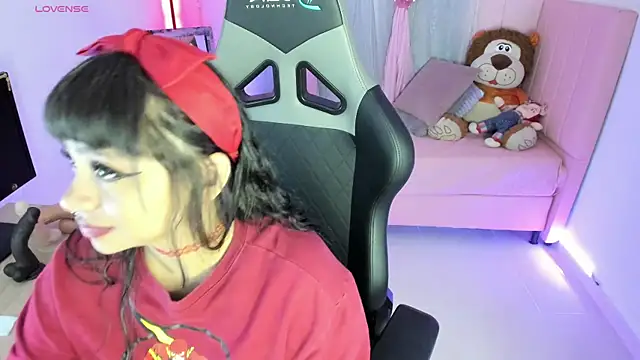 Snapshot of zoesullivan chatting on 02/13/25, 10:12 zoesullivan online show from 02/13/25, 10:12