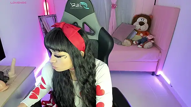 Snapshot of zoesullivan chatting on 02/14/25, 10:07 zoesullivan online show from 02/14/25, 10:07