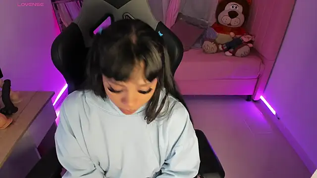 Snapshot of zoesullivan chatting on 02/17/25, 09:35 zoesullivan online show from 02/17/25, 09:35