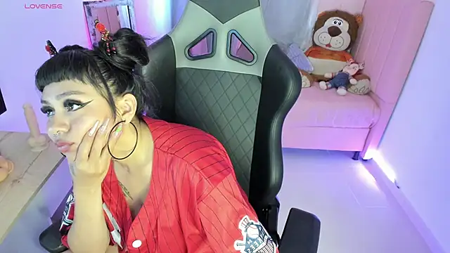 Snapshot of zoesullivan chatting on 02/22/25, 10:07 zoesullivan online show from 02/22/25, 10:07