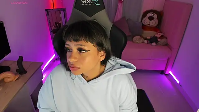 Snapshot of zoesullivan chatting on 03/21/25, 09:12 zoesullivan online show from 03/21/25, 09:12