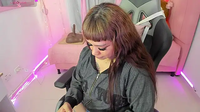 Snapshot of zoesullivan chatting on 09/20/25, 02:40 zoesullivan online show from 09/20/25, 02:40