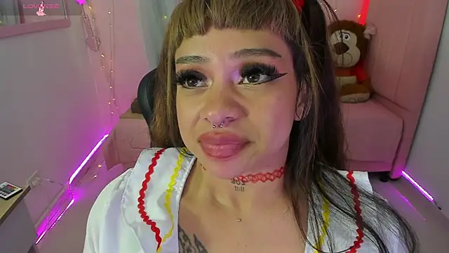 Snapshot of zoesullivan chatting on 09/21/25, 10:33 zoesullivan online show from 09/21/25, 10:33