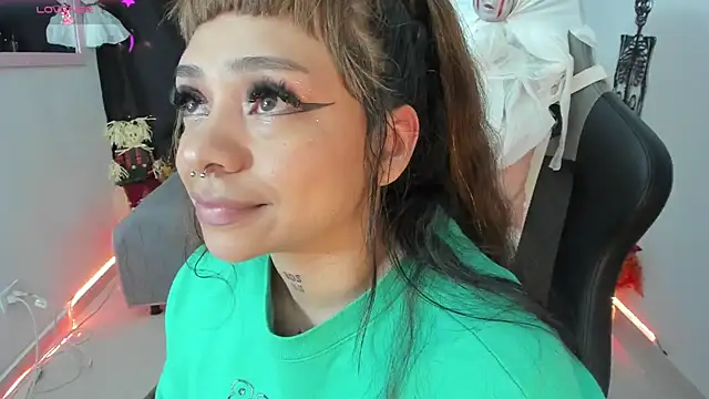 Snapshot of zoesullivan chatting on 10/06/25, 10:23 zoesullivan online show from 10/06/25, 10:23