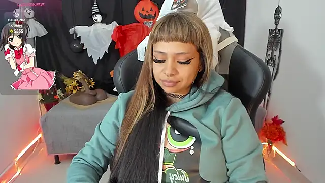 Snapshot of zoesullivan chatting on 10/14/25, 10:21 zoesullivan online show from 10/14/25, 10:21