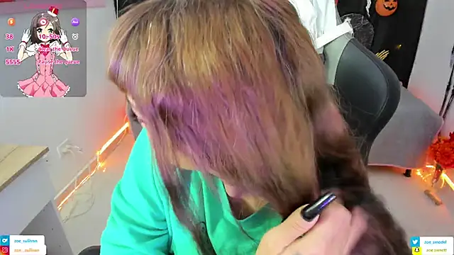 Snapshot of zoesullivan chatting on 10/25/25, 09:39 zoesullivan online show from 10/25/25, 09:39