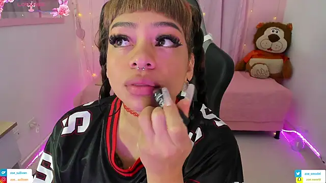 Snapshot of zoesullivan chatting on 11/06/25, 09:43 zoesullivan online show from 11/06/25, 09:43