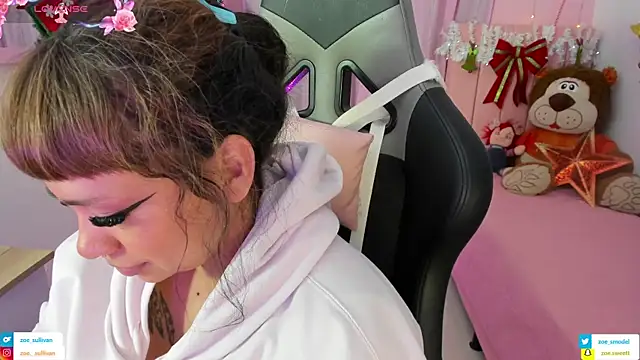 Snapshot of zoesullivan chatting on 11/19/25, 09:53 zoesullivan online show from 11/19/25, 09:53