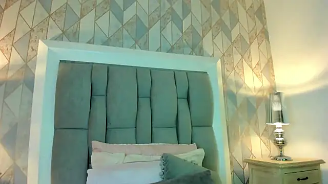 Snapshot of Ginger_Violetta_ chatting on 12/23/24, 07:41 Ginger Violetta online show from 12/23/24, 07:41