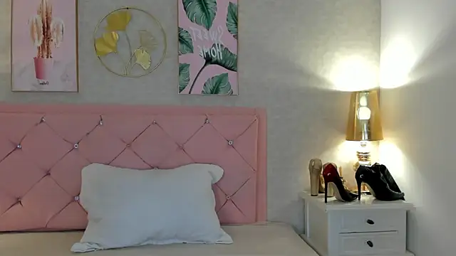 Snapshot of Ginger_Violetta_ chatting on 01/14/25, 07:43 Ginger Violetta online show from 01/14/25, 07:43