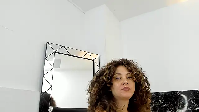 Snapshot of Juliabadlee chatting on 12/02/24, 02:42 Juliabadlee online show from 12/02/24, 02:42