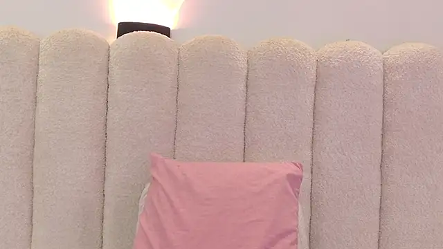 Snapshot of Juliabadlee chatting on 09/10/25, 06:19 Juliabadlee online show from 09/10/25, 06:19