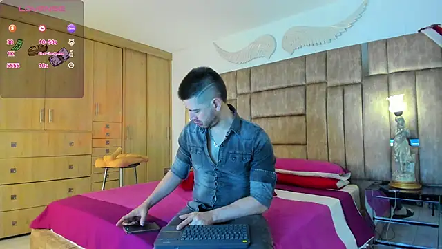 Snapshot of petterwilly1 chatting on 12/17/24, 01:16 petterwilly1 online show from 12/17/24, 01:16