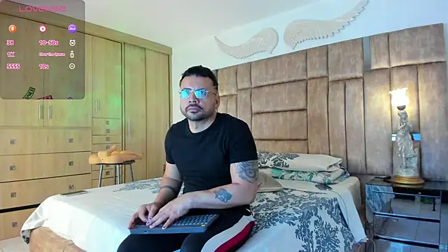 Snapshot of petterwilly1 chatting on 01/21/25, 01:32 petterwilly1 online show from 01/21/25, 01:32