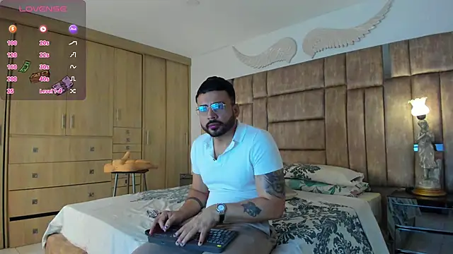 Snapshot of petterwilly1 chatting on 02/10/25, 06:35 petterwilly1 online show from 02/10/25, 06:35