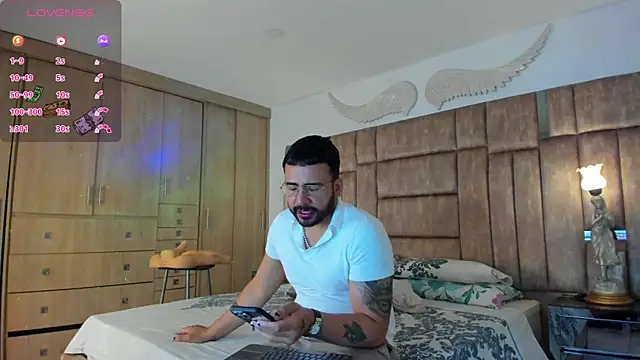 Snapshot of petterwilly1 chatting on 02/15/25, 02:44 petterwilly1 online show from 02/15/25, 02:44