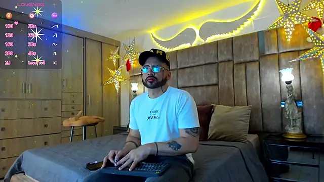 Snapshot of petterwilly1 chatting on 11/24/25, 12:10 petterwilly1 online show from 11/24/25, 12:10