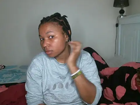 Snapshot of R-thequeen chatting on 12/02/24, 08:52 R-thequeen online show from 12/02/24, 08:52