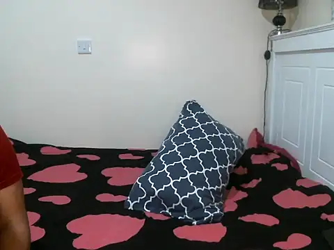 Snapshot of R-thequeen chatting on 12/04/24, 04:16 R-thequeen online show from 12/04/24, 04:16