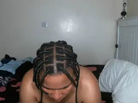 Snapshot of R-thequeen chatting on 12/10/24, 06:49 R-thequeen online show from 12/10/24, 06:49