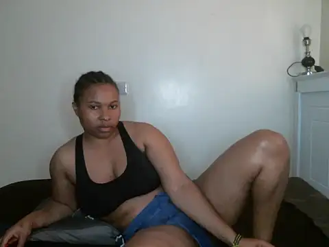 Snapshot of R-thequeen chatting on 01/04/25, 11:54 R-thequeen online show from 01/04/25, 11:54