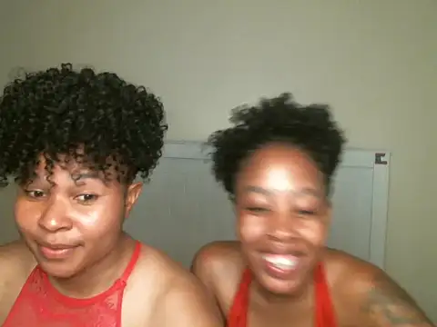 Snapshot of R-thequeen chatting on 09/10/25, 11:16 R-thequeen online show from 09/10/25, 11:16