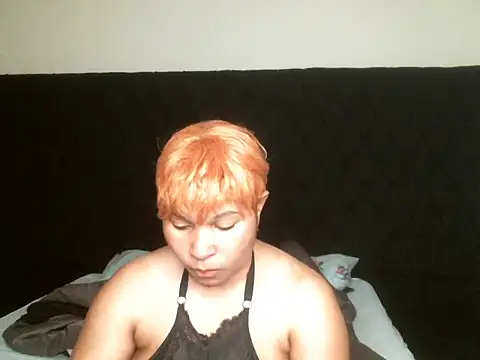 Snapshot of R-thequeen chatting on 10/03/25, 07:05 R-thequeen online show from 10/03/25, 07:05