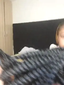 Snapshot of R-thequeen chatting on 04/01/26, 11:55 R-thequeen online show from 04/01/26, 11:55