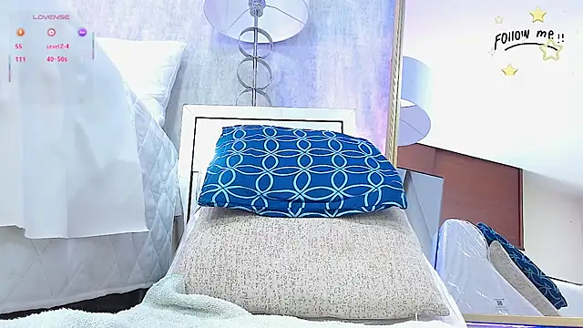 meily soon online show from 10/14/25, 12:11