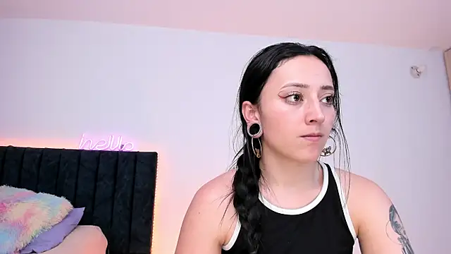 liaqueen610 online show from 02/22/25, 12:49