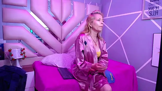 Snapshot of sophia_ny chatting on 02/17/25, 08:04 sophia ny online show from 02/17/25, 08:04