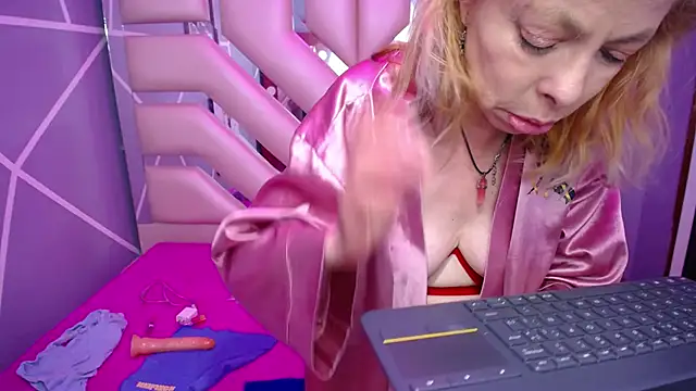 Snapshot of sophia_ny chatting on 02/22/25, 09:48 sophia ny online show from 02/22/25, 09:48