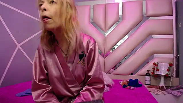 Snapshot of sophia_ny chatting on 02/24/25, 09:31 sophia ny online show from 02/24/25, 09:31