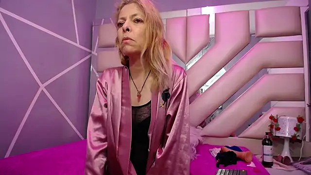 Snapshot of sophia_ny chatting on 02/25/25, 12:36 sophia ny online show from 02/25/25, 12:36