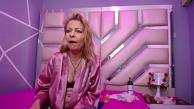 Snapshot of sophia_ny chatting on 02/26/25, 01:32 sophia ny online show from 02/26/25, 01:32