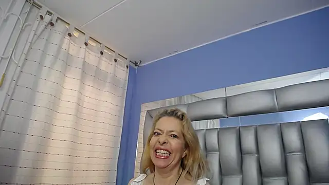 Snapshot of sophia_ny chatting on 03/04/25, 01:06 sophia ny online show from 03/04/25, 01:06