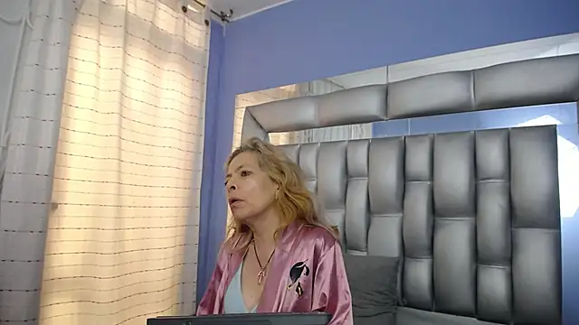 Snapshot of sophia_ny chatting on 03/04/25, 04:09 sophia ny online show from 03/04/25, 04:09