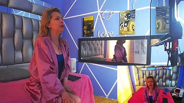 Snapshot of sophia_ny chatting on 03/19/25, 01:29 sophia ny online show from 03/19/25, 01:29