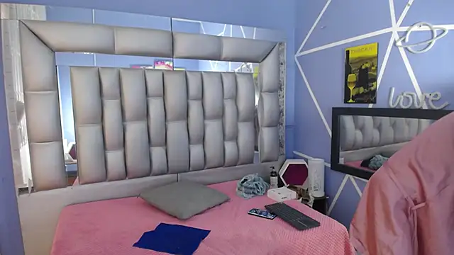 Snapshot of sophia_ny chatting on 03/20/25, 01:26 sophia ny online show from 03/20/25, 01:26