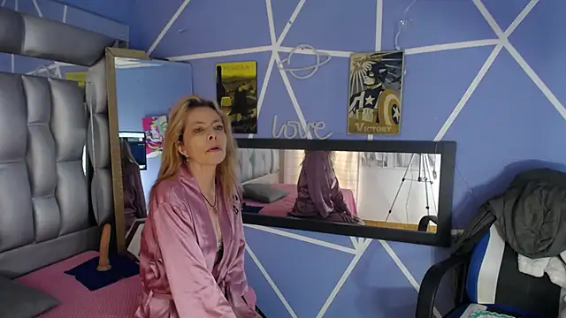 Snapshot of sophia_ny chatting on 03/22/25, 07:53 sophia ny online show from 03/22/25, 07:53