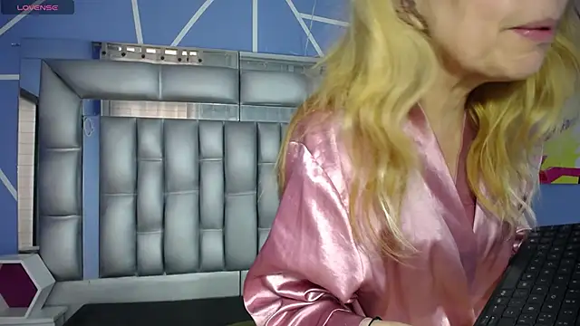 Snapshot of sophia_ny chatting on 09/12/25, 01:33 sophia ny online show from 09/12/25, 01:33