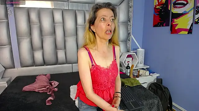 Snapshot of sophia_ny chatting on 09/16/25, 01:56 sophia ny online show from 09/16/25, 01:56