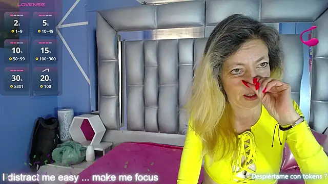 Snapshot of sophia_ny chatting on 10/03/25, 01:52 sophia ny online show from 10/03/25, 01:52