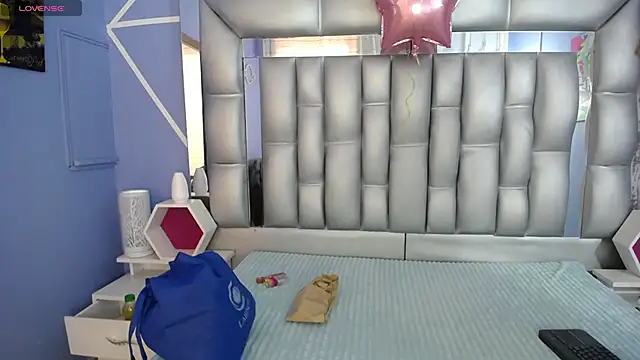 Snapshot of sophia_ny chatting on 11/03/25, 12:50 sophia ny online show from 11/03/25, 12:50