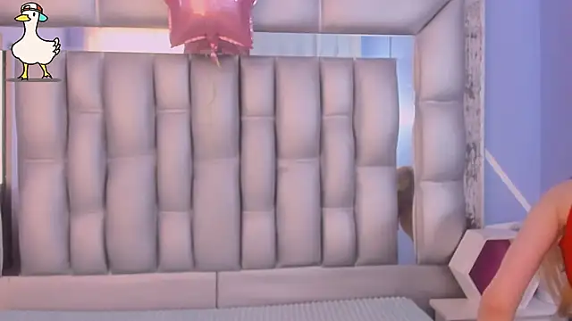 Snapshot of sophia_ny chatting on 11/08/25, 01:44 sophia ny online show from 11/08/25, 01:44