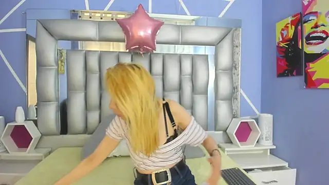 Snapshot of sophia_ny chatting on 11/14/25, 02:05 sophia ny online show from 11/14/25, 02:05